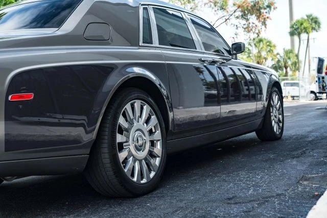 2004 Rolls-Royce Phantom VII - Image 14 of 31