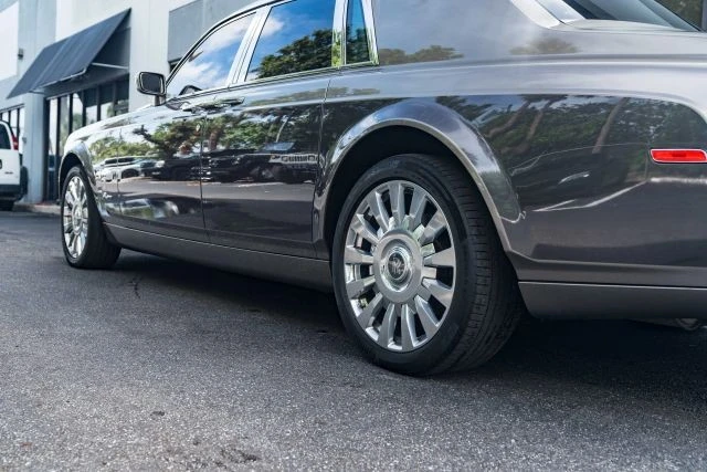 2004 Rolls-Royce Phantom VII - Image 8 of 31