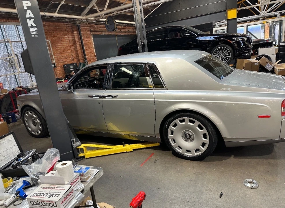 2004 Rolls-Royce Phantom VII - Image 10 of 18