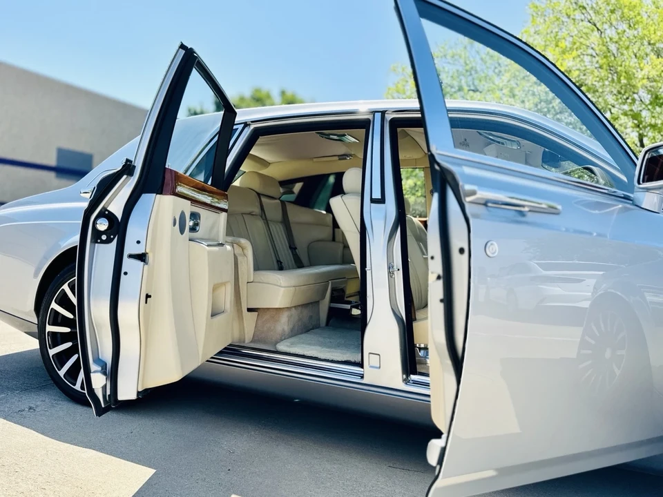 2004 Rolls-Royce Phantom VII - Image 2 of 12
