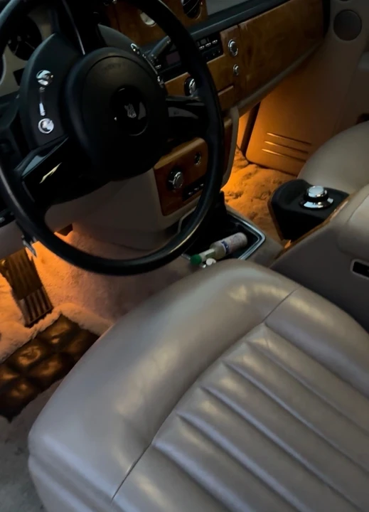 2004 Rolls-Royce Phantom VII - Image 9 of 16