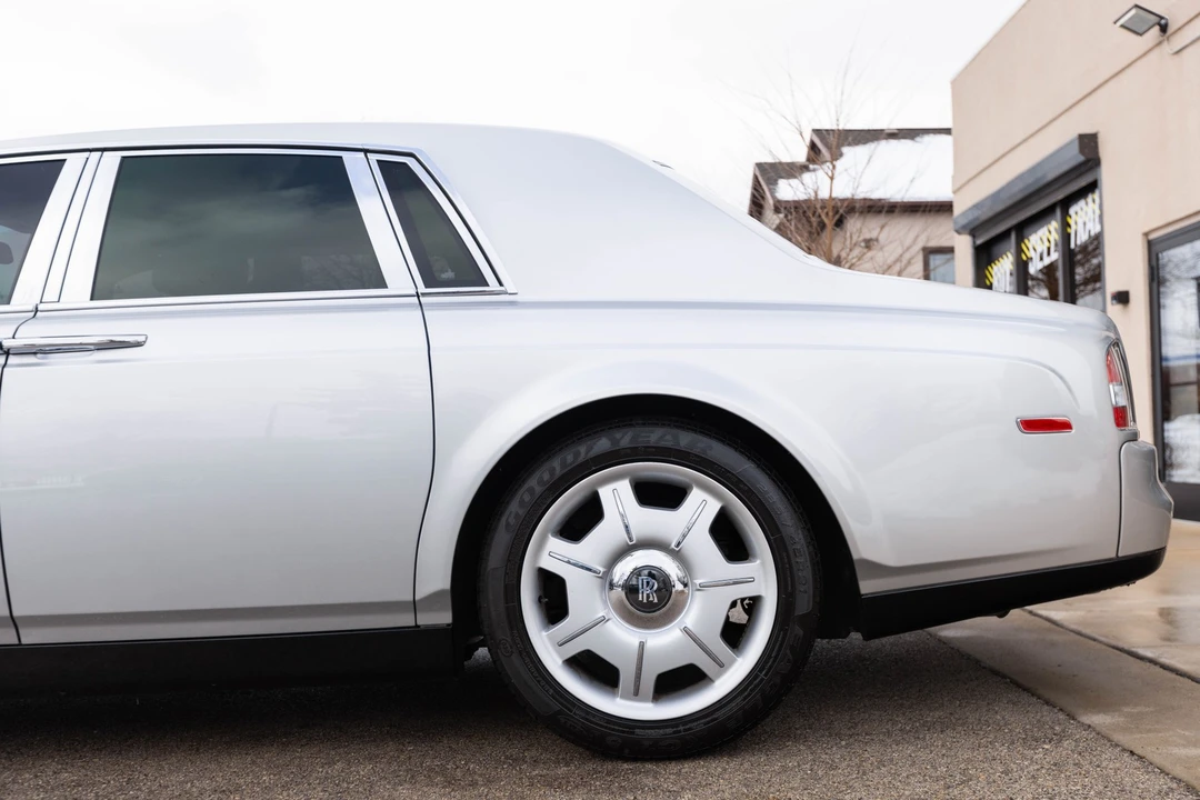 2004 Rolls-Royce Phantom VII - Image 9 of 12