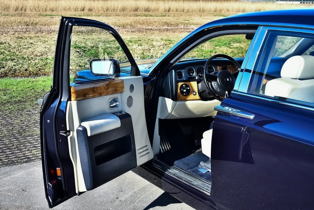 2004 Rolls-Royce Phantom VII - Image 19 of 30