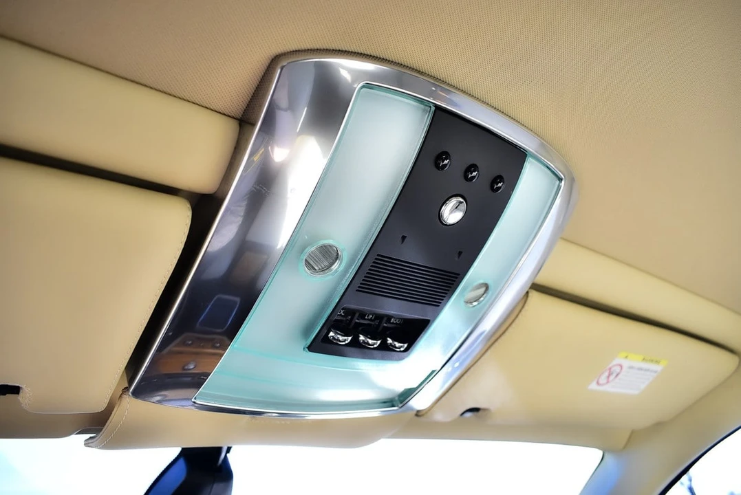 2004 Rolls-Royce Phantom VII - Image 23 of 30