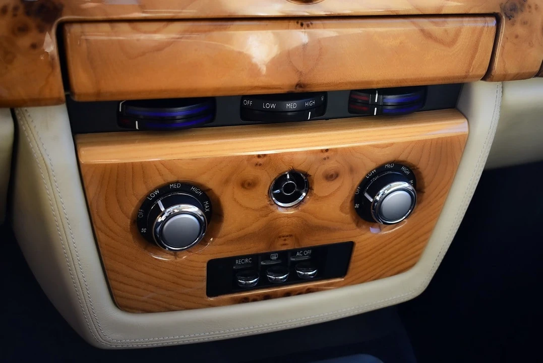 2004 Rolls-Royce Phantom VII - Image 25 of 30