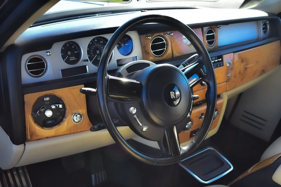 2004 Rolls-Royce Phantom VII - Image 27 of 30