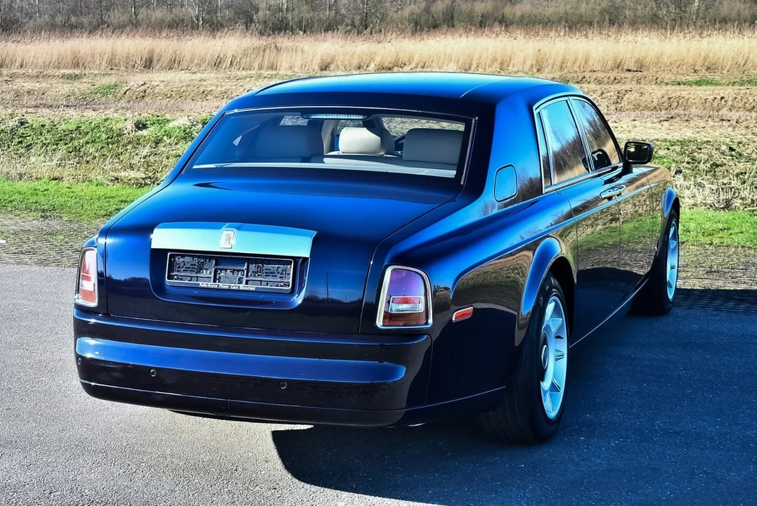 2004 Rolls-Royce Phantom VII - Image 11 of 30