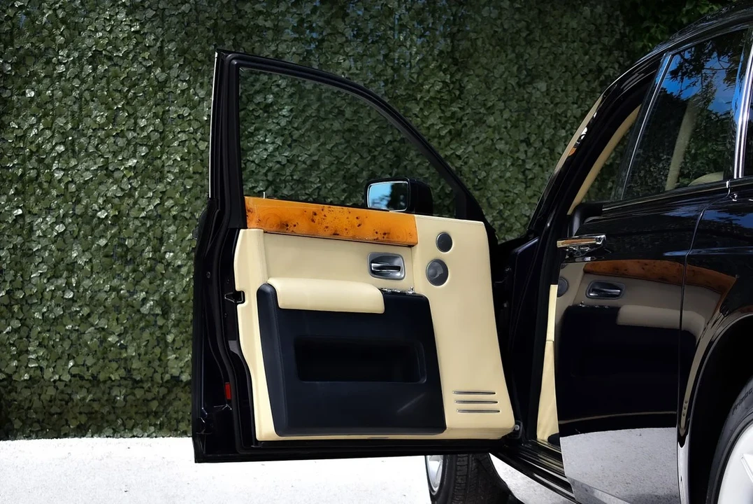 2004 Rolls-Royce Phantom VII - Image 23 of 31