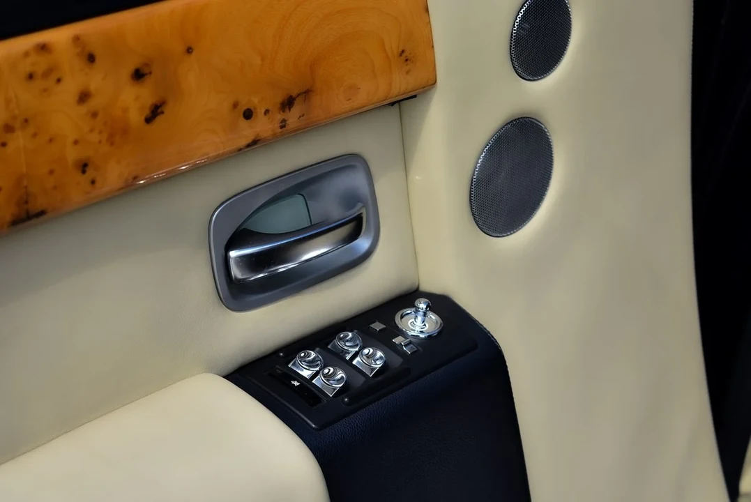 2004 Rolls-Royce Phantom VII - Image 25 of 31