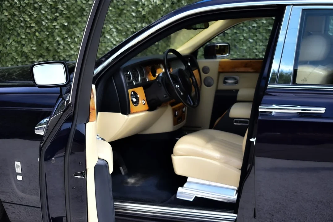 2004 Rolls-Royce Phantom VII - Image 29 of 31