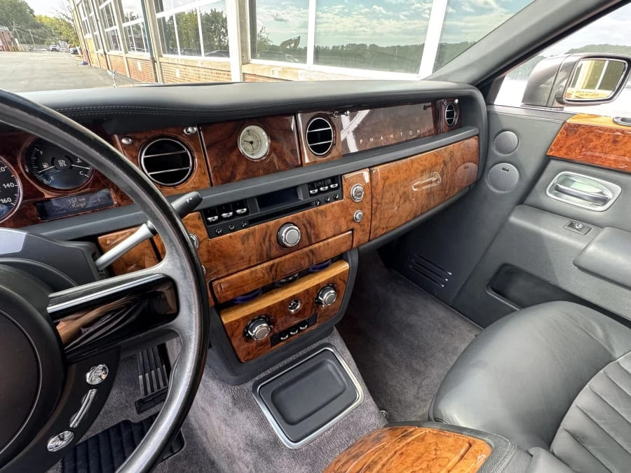 2004 Rolls-Royce Phantom VII - Image 10 of 15