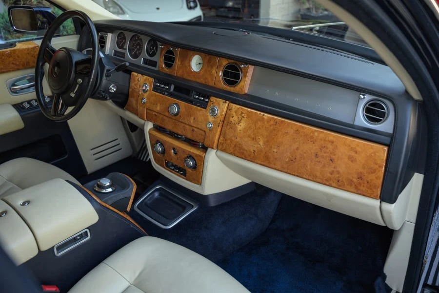 2004 Rolls-Royce Phantom VII - Image 17 of 31