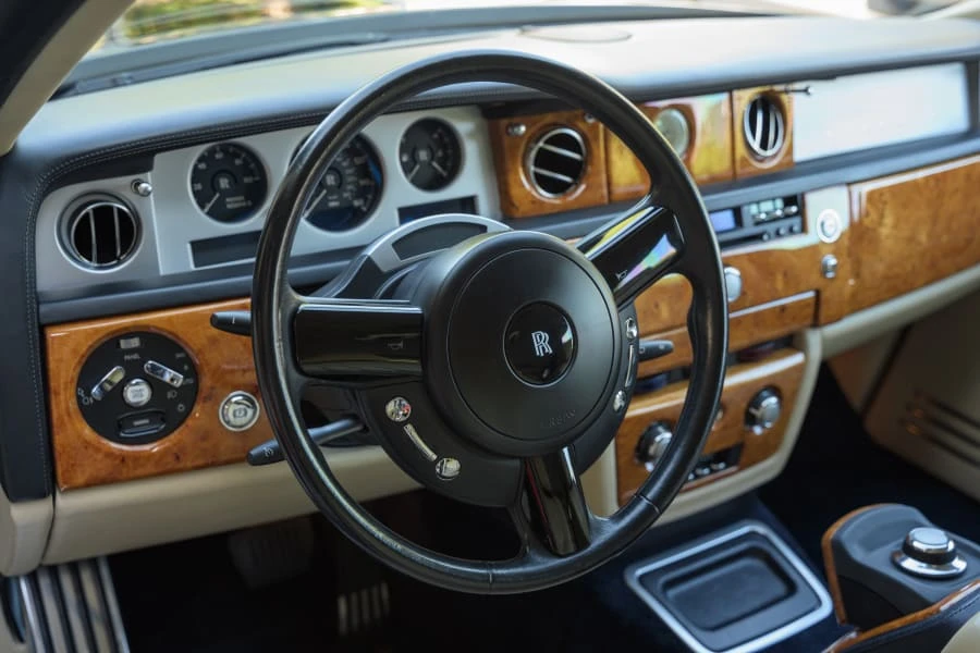 2004 Rolls-Royce Phantom VII - Image 23 of 31