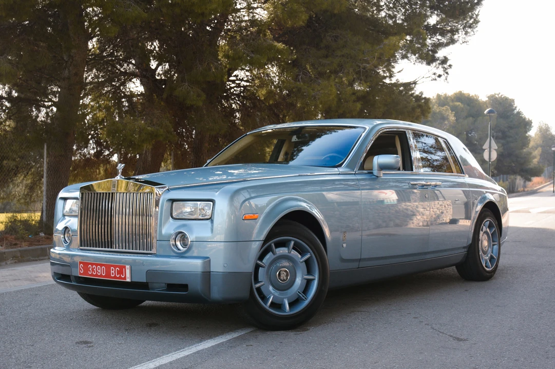 2004 Rolls-Royce Phantom VII - Image 2 of 31
