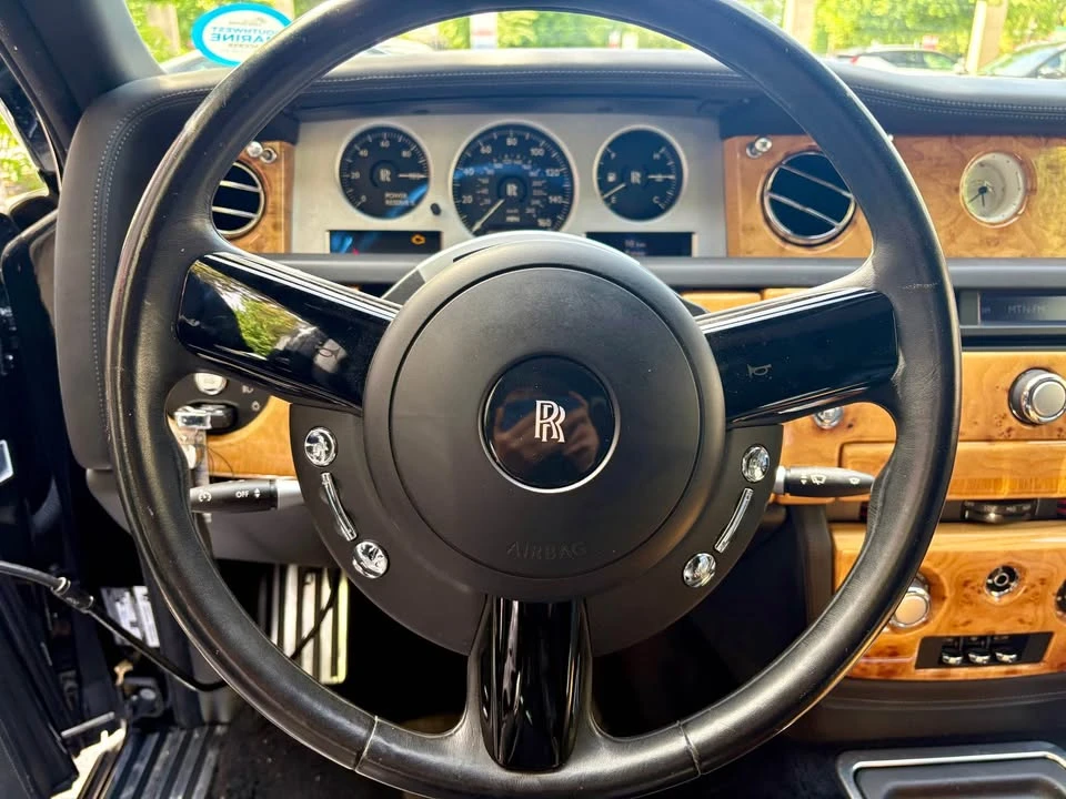 2004 Rolls-Royce Phantom VII - Image 9 of 14