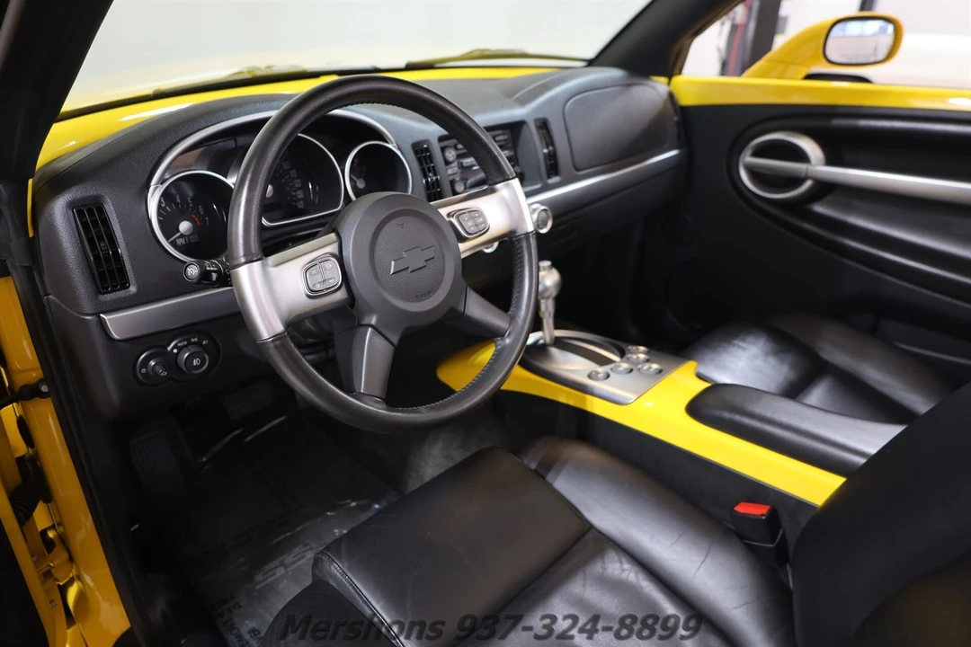 2004 Chevrolet SSR - Image 2 of 21