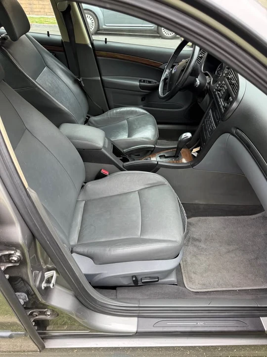 2004 Saab - Image 5 of 6