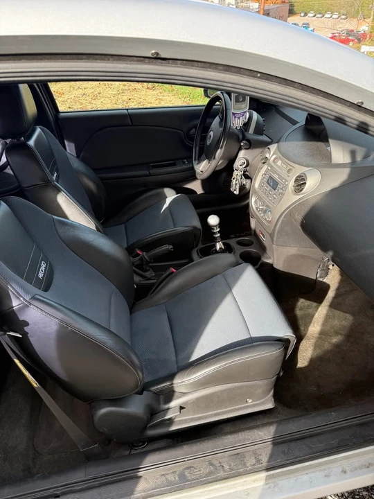 2004 Saturn Ion - Image 6 of 10
