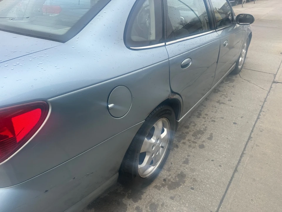 2004 Saturn - Image 15 of 21