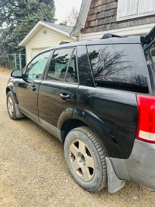 2004 Saturn Vue - Image 2 of 13