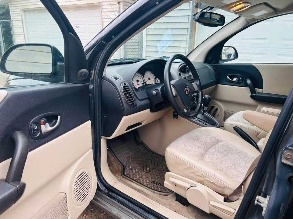 2004 Saturn Vue - Image 8 of 13