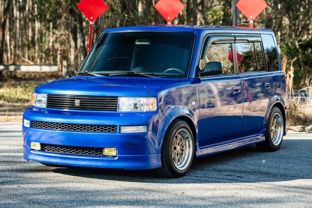 2004 Scion xB - Image 13 of 21