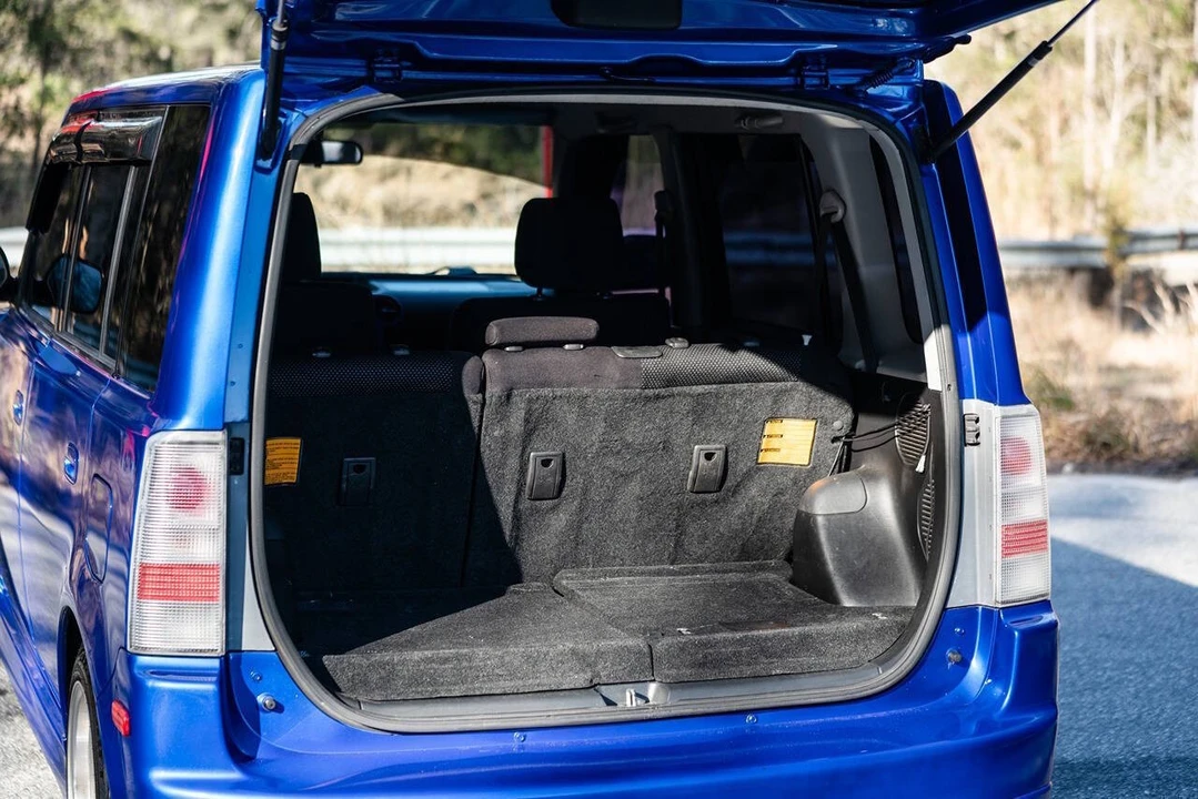 2004 Scion xB - Image 10 of 21