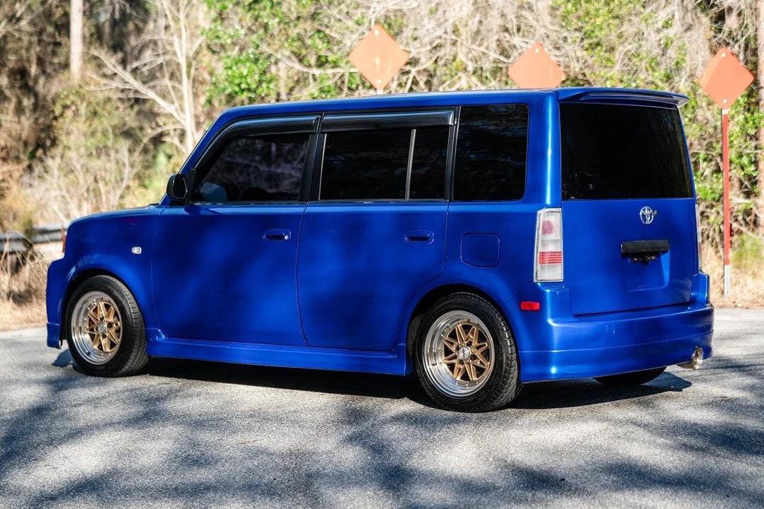 2004 Scion xB - Image 2 of 21