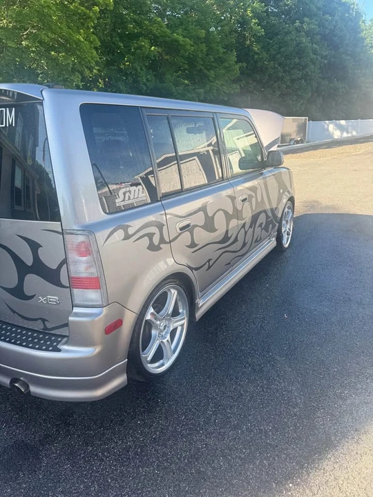 2004 Scion xB - Image 2 of 10