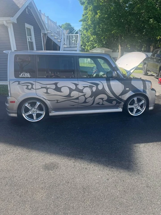 2004 Scion xB - Image 8 of 10