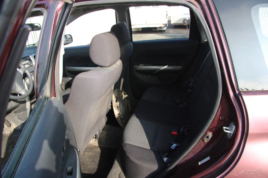 2004 Scion xA - Image 19 of 21