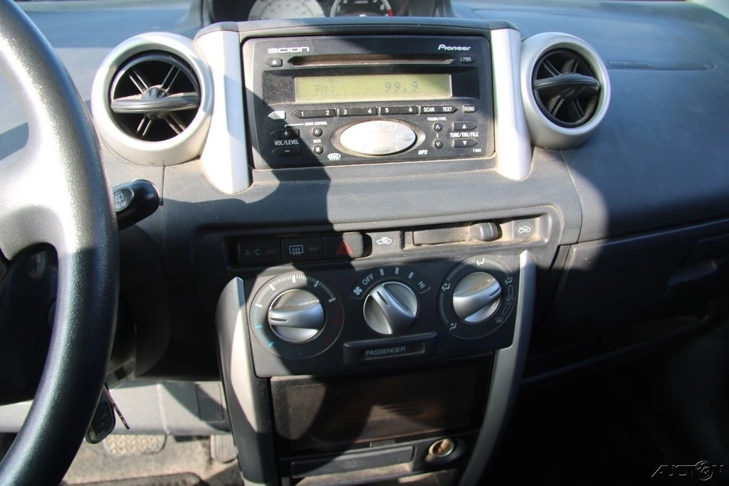 2004 Scion xA - Image 16 of 21