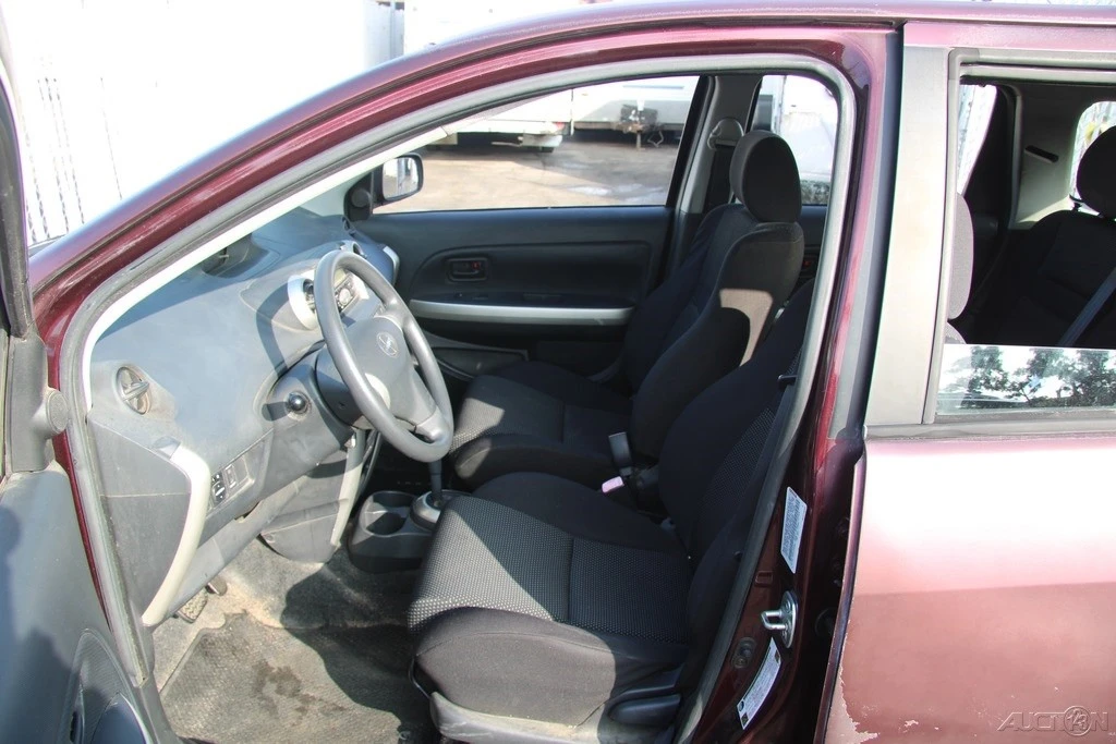 2004 Scion xA - Image 12 of 21