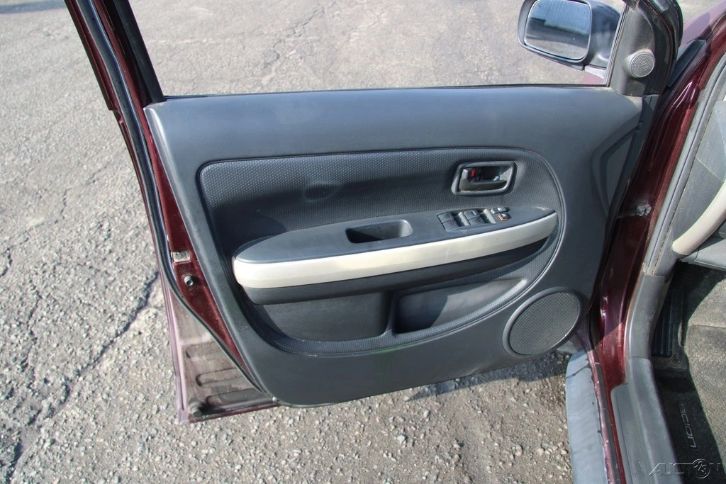 2004 Scion xA - Image 11 of 21