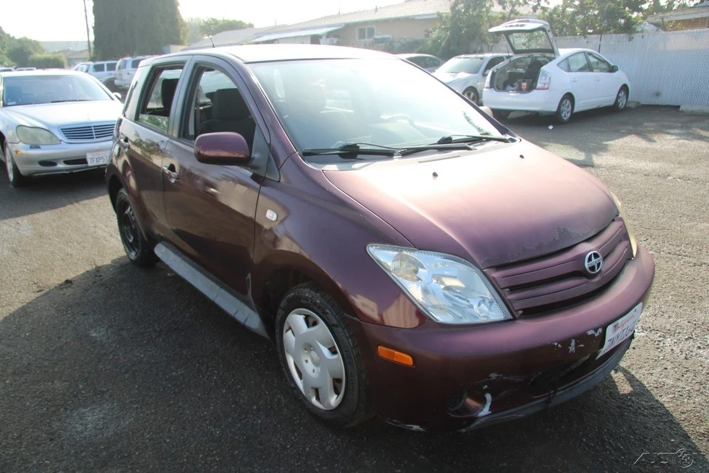 2004 Scion xA - Image 8 of 21