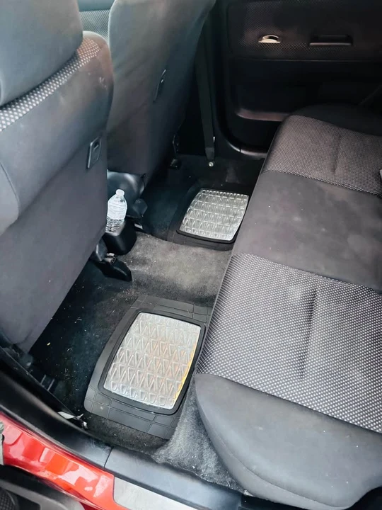 2004 Scion xB - Image 9 of 16