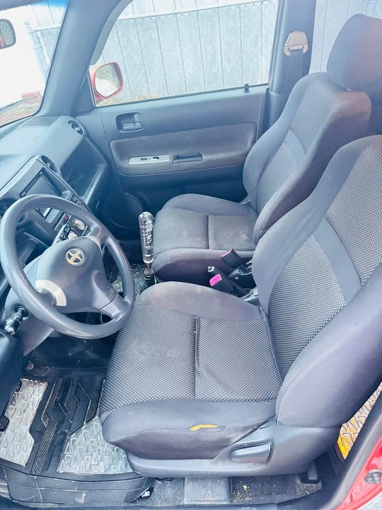 2004 Scion xB - Image 10 of 16