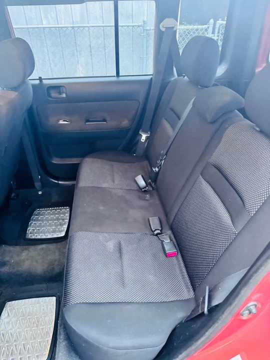 2004 Scion xB - Image 11 of 16