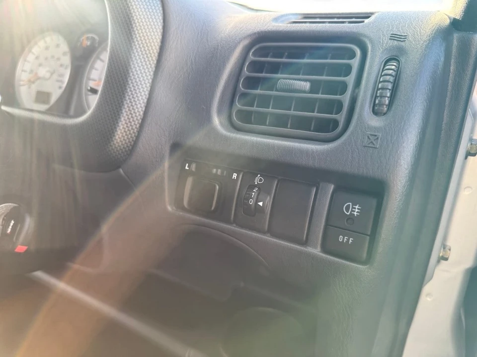 2004 Suzuki - Image 22 of 30