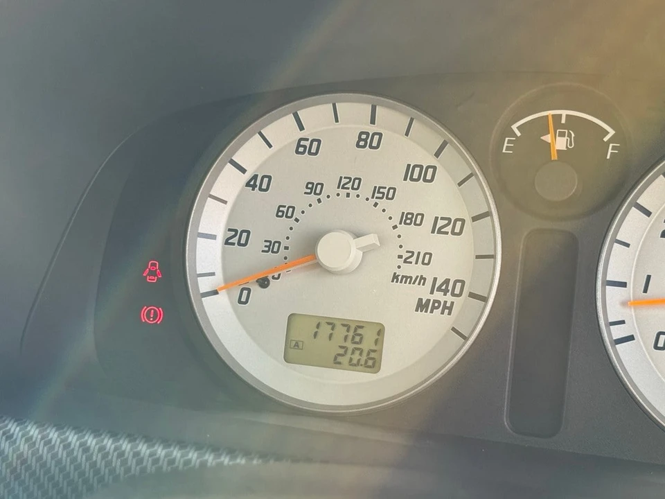 2004 Suzuki - Image 27 of 30