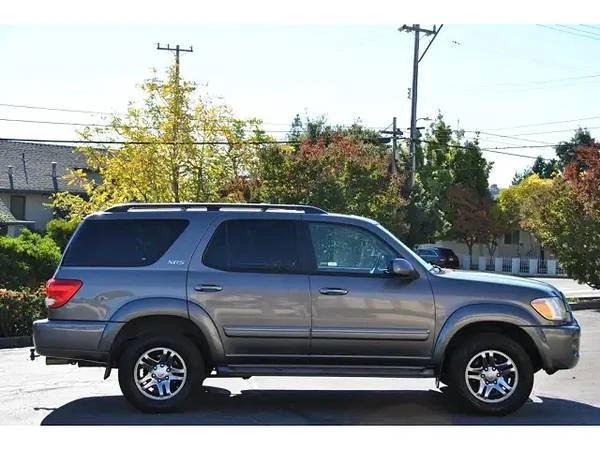 2004 Toyota Sequoia 1st Gen - Image 2 of 3
