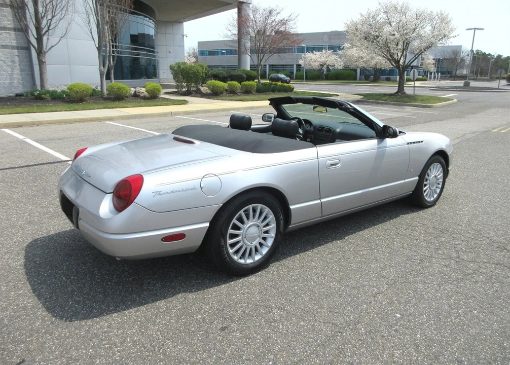 2004 Ford Thunderbird 11th Gen - Image 12 of 21
