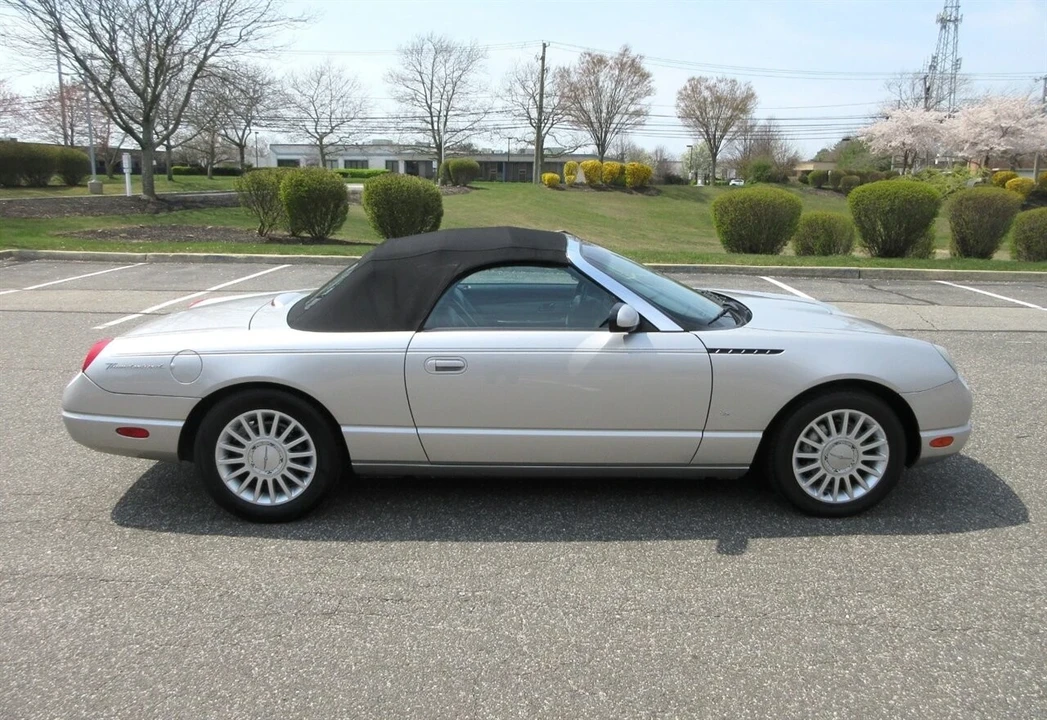 2004 Ford Thunderbird 11th Gen - Image 16 of 21