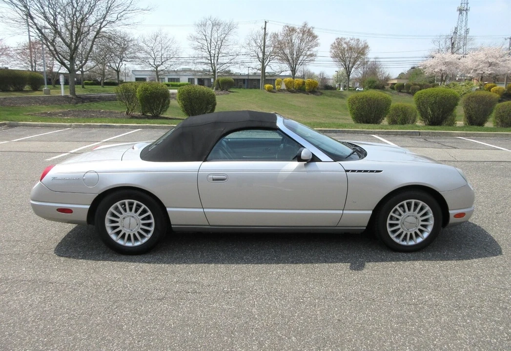 2004 Ford Thunderbird 11th Gen - Image 16 of 21