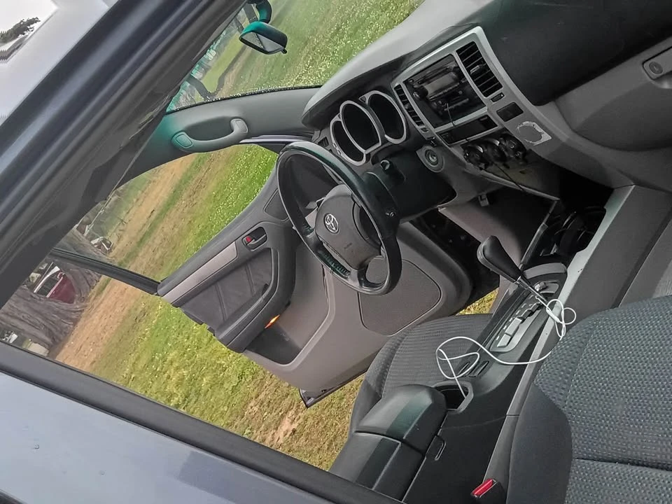 2004 Toyota 4Runner 4th Gen - Image 3 of 8