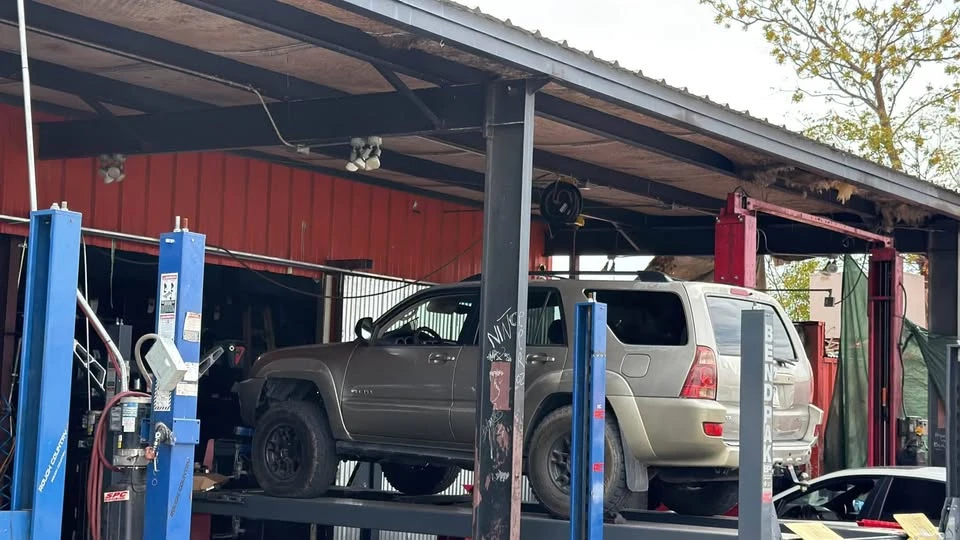 2004 Toyota 4Runner 4th Gen - Image 2 of 6