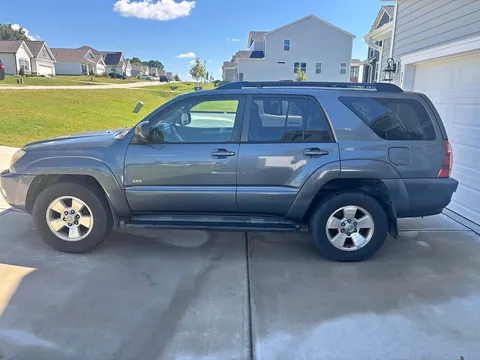 2004 Toyota 4Runner SR5 Sport Utility 2D