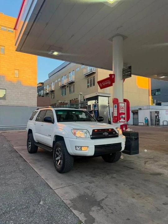 2004 Toyota 4Runner 4th Gen - Image 2 of 11