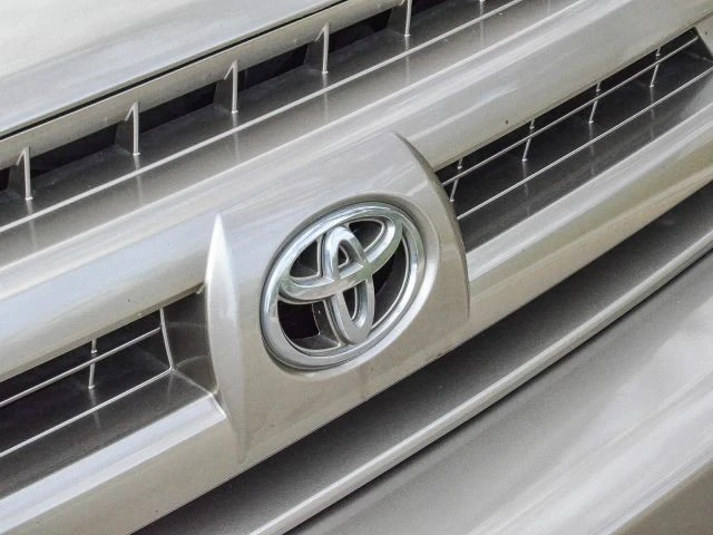 2004 Toyota 4Runner 4th Gen - Image 11 of 21