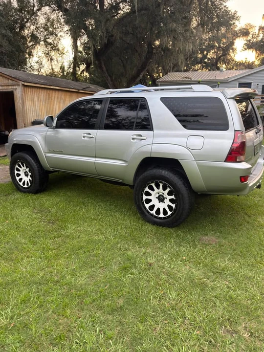 2004 Toyota 4Runner 4th Gen - Image 2 of 18